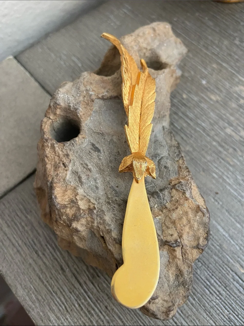 5/$10❤️❤️❤️Vintage LUXURY by “TAN” 24k Plated Spreader